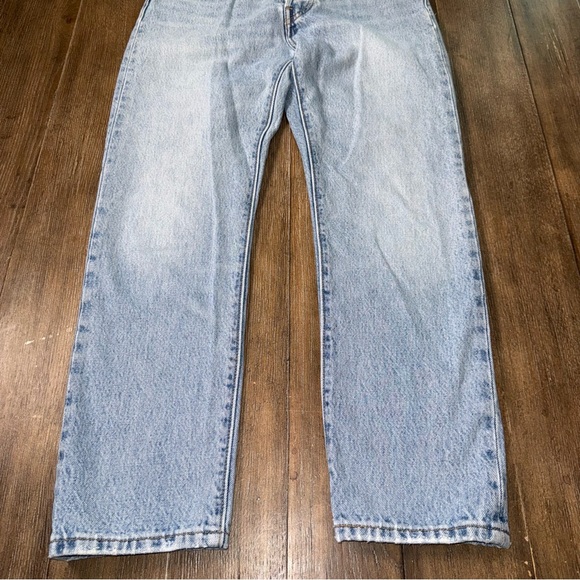 Vintage 501 Levi’s high waisted straight tapered leg button fly mom jean 23 crop